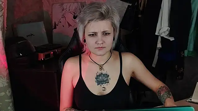 EvaBrownie online show from 8, 3, 2025