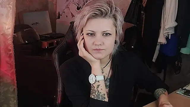 EvaBrownie online show from 9, 3, 2025