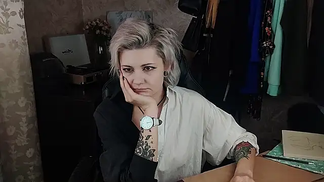 EvaBrownie online show from 13, 3, 2025