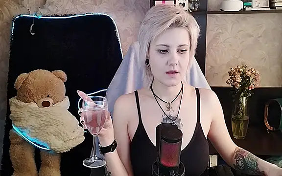 EvaBrownie online show from 16, 3, 2025