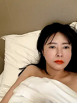 lilandi0521 online show from 25, 2, 2025