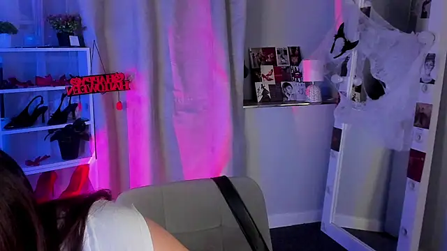 Snapshot of Sahara_Shields chatting on 28, 10, 2025 Sahara Shields online show from 28, 10, 2025