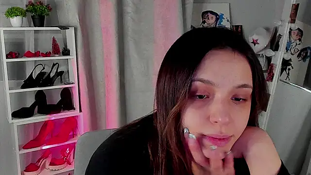 Snapshot of Sahara_Shields chatting on 14, 12, 2025 Sahara Shields online show from 14, 12, 2025