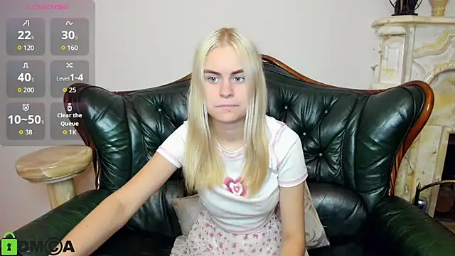 Snapshot of HillEva chatting on 10, 9, 2025 HillEva online show from 10, 9, 2025