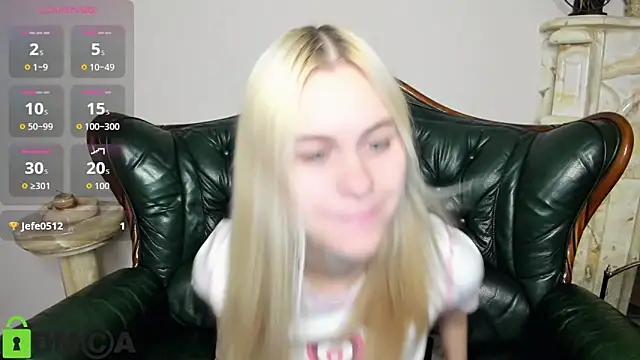 Snapshot of HillEva chatting on 12, 11, 2025 HillEva online show from 12, 11, 2025