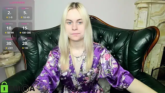 Snapshot of HillEva chatting on 27, 11, 2025 HillEva online show from 27, 11, 2025