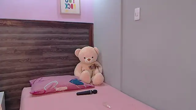 Snapshot of AdaaMillan chatting on 8, 10, 2025 AdaaMillan online show from 8, 10, 2025