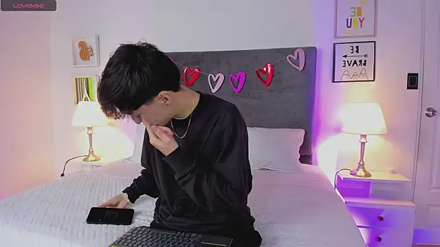 Snapshot of ethan_and_ava chatting on 25, 2, 2025 ethan and ava online show from 25, 2, 2025