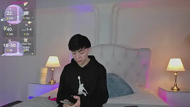 Snapshot of ethan_and_ava chatting on 11, 3, 2025 ethan and ava online show from 11, 3, 2025