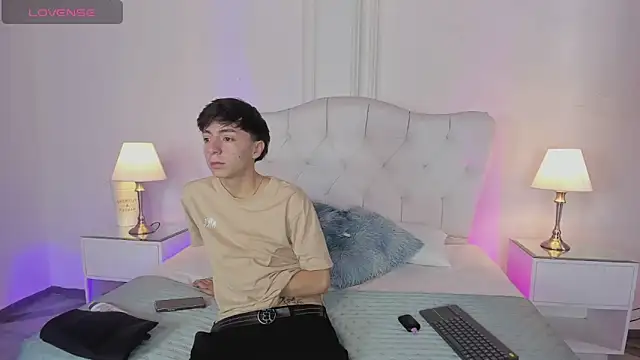 Snapshot of ethan_and_ava chatting on 19, 3, 2025 ethan and ava online show from 19, 3, 2025