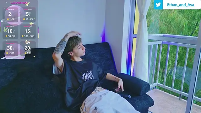 Snapshot of ethan_and_ava chatting on 10, 10, 2025 ethan and ava online show from 10, 10, 2025