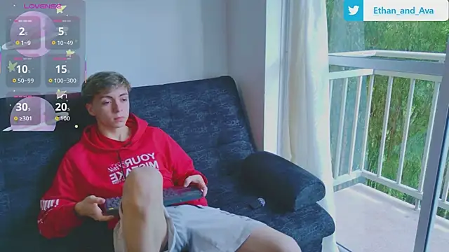 Snapshot of ethan_and_ava chatting on 19, 10, 2025 ethan and ava online show from 19, 10, 2025