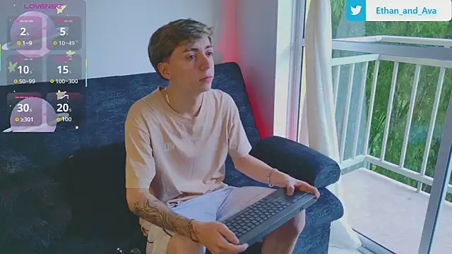 Snapshot of ethan_and_ava chatting on 22, 10, 2025 ethan and ava online show from 22, 10, 2025