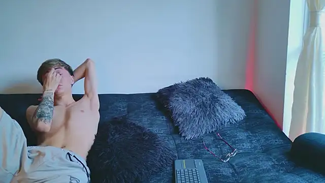 Snapshot of ethan_and_ava chatting on 24, 10, 2025 ethan and ava online show from 24, 10, 2025