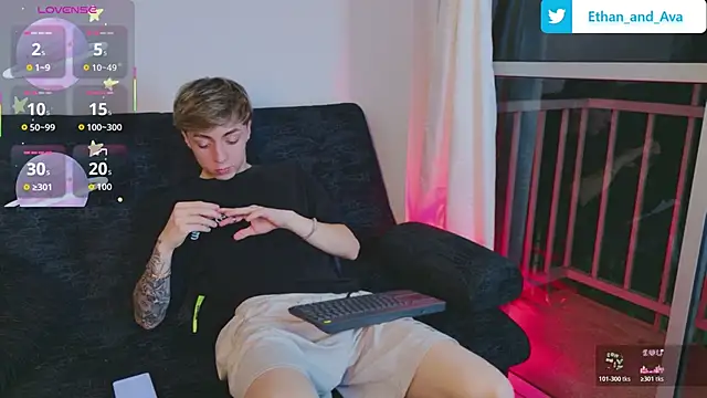 Snapshot of ethan_and_ava chatting on 27, 10, 2025 ethan and ava online show from 27, 10, 2025