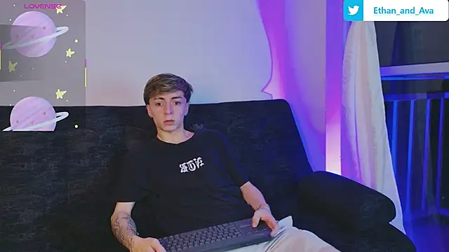 Snapshot of ethan_and_ava chatting on 8, 11, 2025 ethan and ava online show from 8, 11, 2025