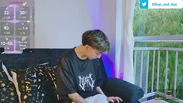 Snapshot of ethan_and_ava chatting on 16, 11, 2025 ethan and ava online show from 16, 11, 2025