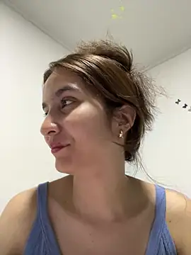 Bella still online show from 27, 7, 2026