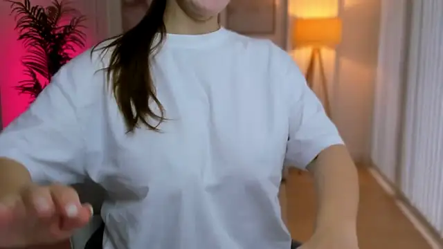 Snapshot of GoddessRoxana chatting on 3, 11, 2025 GoddessRoxana online show from 3, 11, 2025