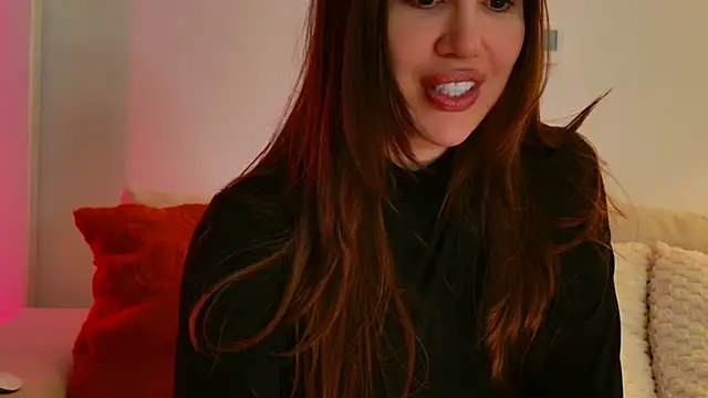 Snapshot of GoddessRoxana chatting on 18, 12, 2025 GoddessRoxana online show from 18, 12, 2025