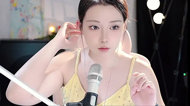 Dou-Dou-er online show from 10, 9, 2025