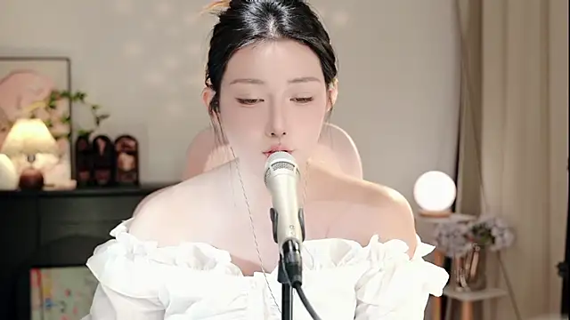 Dou-Dou-er online show from 12, 11, 2025