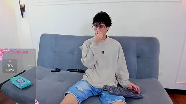 Snapshot of Cum_hunters chatting on 21, 6, 2026 Cum hunters online show from 21, 6, 2026