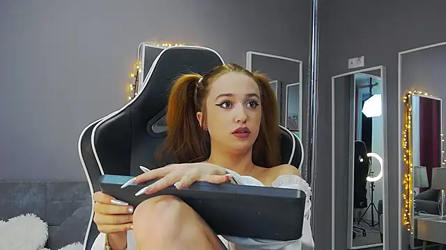 Snapshot of Eva_Lovvia_ chatting on 21, 1, 2025 Eva Lovvia online show from 21, 1, 2025