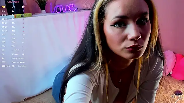 too sexxxy online show from 11, 3, 2025