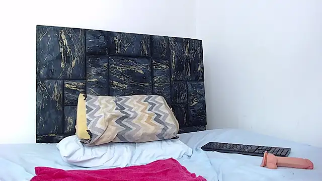 loretahorny online show from 12, 2, 2025