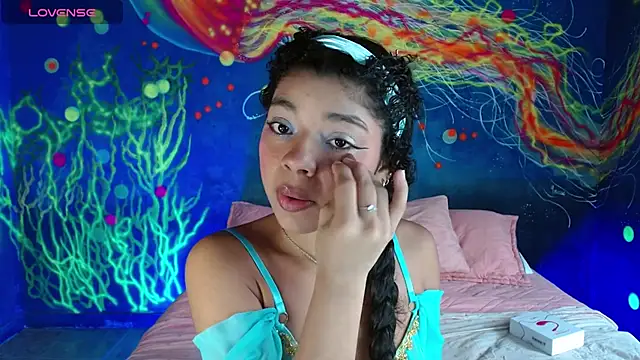 lucie petite online show from 18, 9, 2025