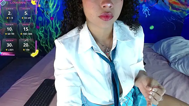 lucie petite online show from 16, 10, 2025