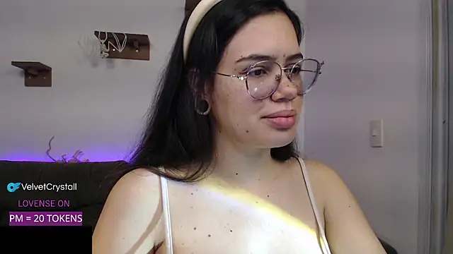 crystalll room online show from 8, 10, 2025