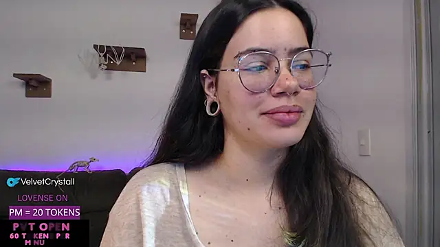 crystalll room online show from 9, 10, 2025