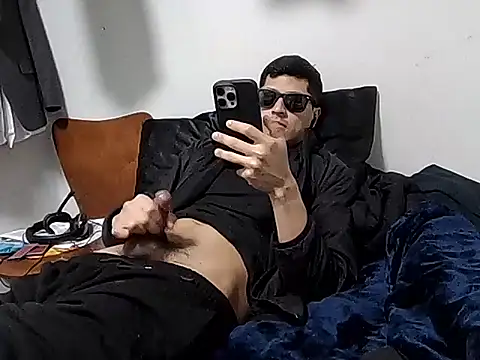 Snapshot of PerroDemonioHot chatting on 3, 2, 2026 PerroDemonioHot online show from 3, 2, 2026