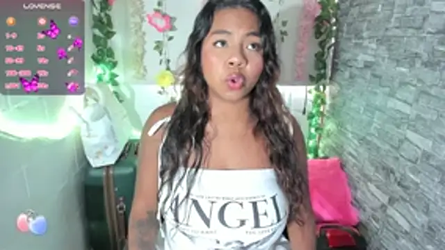 Snapshot of naty_jhonsom_ chatting on 4, 12, 2025 naty jhonsom online show from 4, 12, 2025