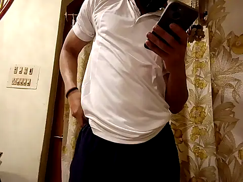 hot hunk boy online show from 2, 2, 2025