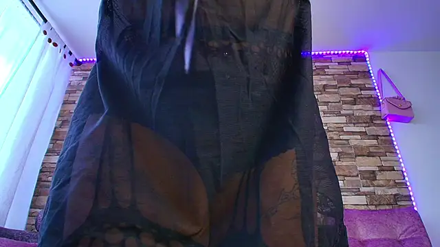 MiaFlamesxxx online show from 4, 11, 2025