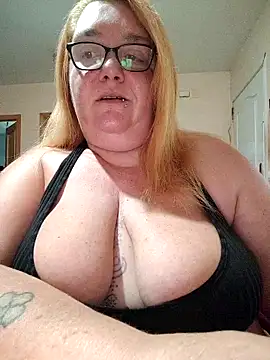 Snapshot of diosacurvy1984 chatting on 17, 10, 2025 diosacurvy1984 online show from 17, 10, 2025