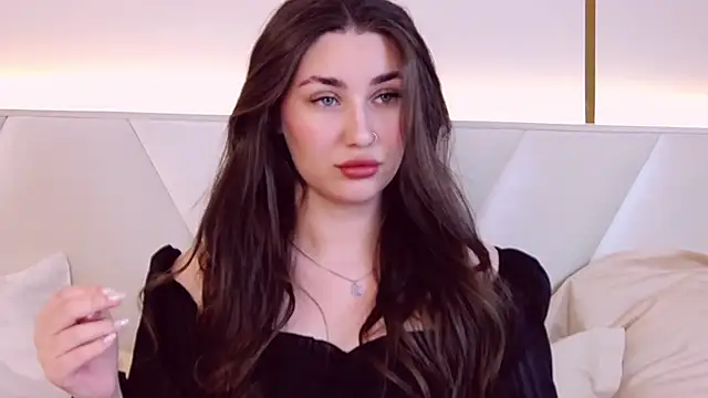 KiraBarlows online show from 4, 3, 2025