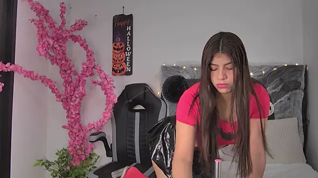 Snapshot of AmandaBrooks_18 chatting on 6, 10, 2025 AmandaBrooks 18 online show from 6, 10, 2025