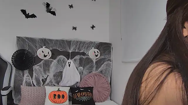 Snapshot of AmandaBrooks_18 chatting on 11, 10, 2025 AmandaBrooks 18 online show from 11, 10, 2025