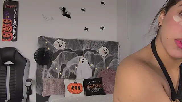 Snapshot of AmandaBrooks_18 chatting on 12, 10, 2025 AmandaBrooks 18 online show from 12, 10, 2025