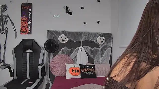 Snapshot of AmandaBrooks_18 chatting on 15, 10, 2025 AmandaBrooks 18 online show from 15, 10, 2025