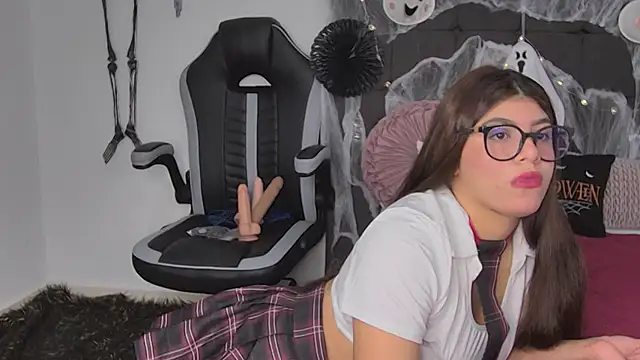 Snapshot of AmandaBrooks_18 chatting on 17, 10, 2025 AmandaBrooks 18 online show from 17, 10, 2025