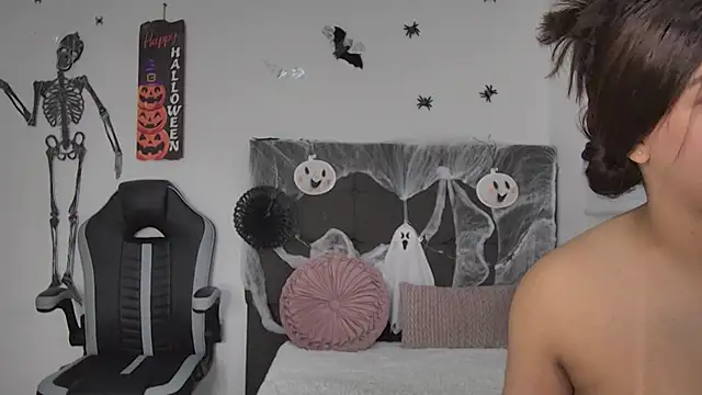 Snapshot of AmandaBrooks_18 chatting on 22, 10, 2025 AmandaBrooks 18 online show from 22, 10, 2025