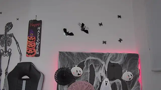 Snapshot of AmandaBrooks_18 chatting on 31, 10, 2025 AmandaBrooks 18 online show from 31, 10, 2025