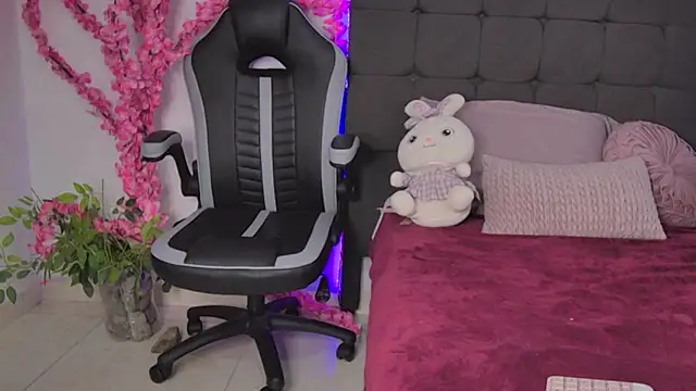 Snapshot of AmandaBrooks_18 chatting on 25, 11, 2025 AmandaBrooks 18 online show from 25, 11, 2025