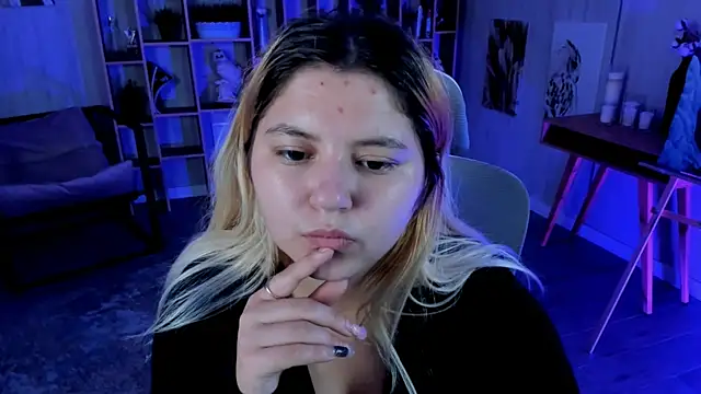 Snapshot of DiaAngell chatting on 11, 9, 2025 DiaAngell online show from 11, 9, 2025