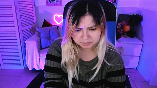 Snapshot of DiaAngell chatting on 21, 10, 2025 DiaAngell online show from 21, 10, 2025